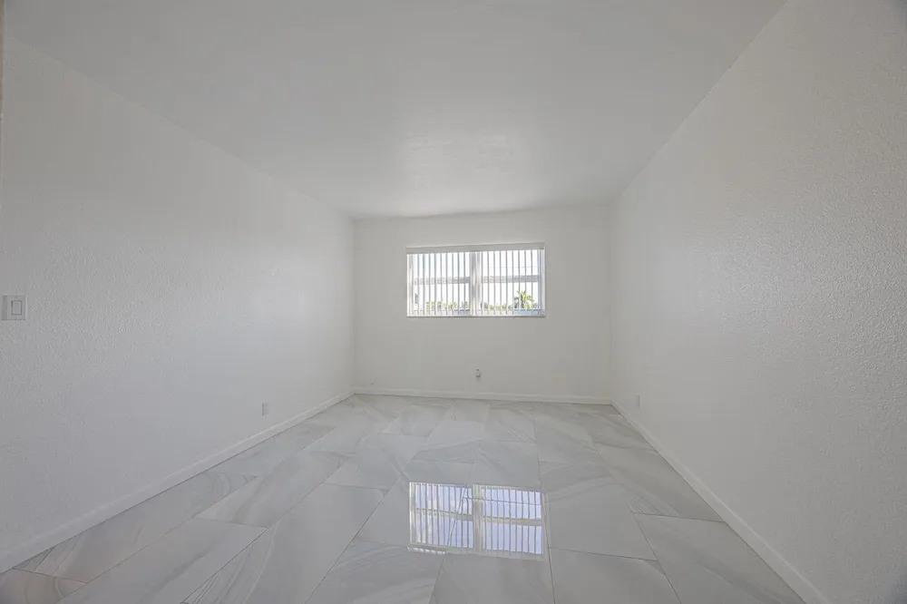 808 SE 7th St, Deerfield Beach, FL 33441