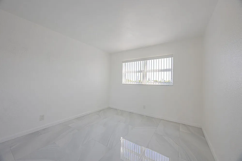 808 SE 7th St, Deerfield Beach, FL 33441