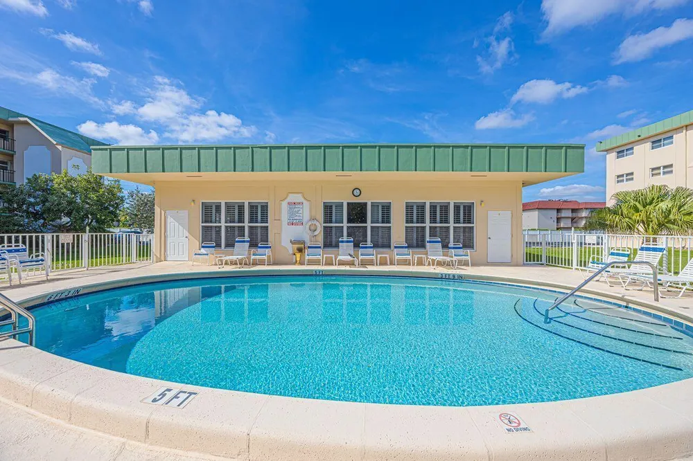 808 SE 7th St, Deerfield Beach, FL 33441