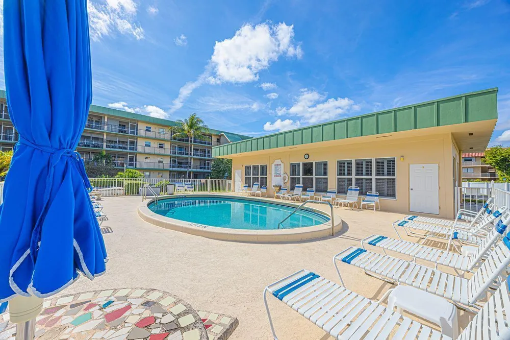 808 SE 7th St, Deerfield Beach, FL 33441