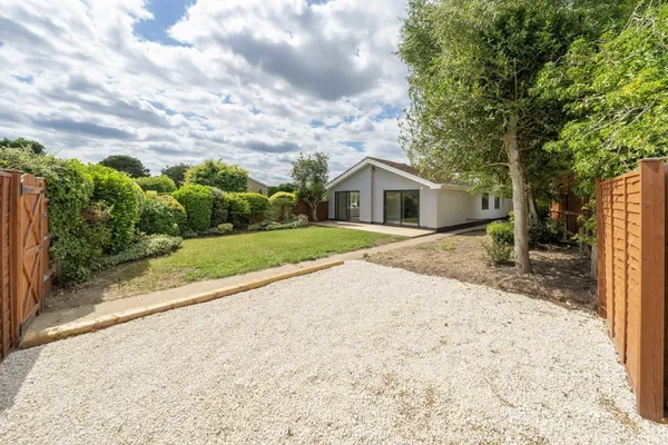Four Wents, Cobham, KT11 photo 8