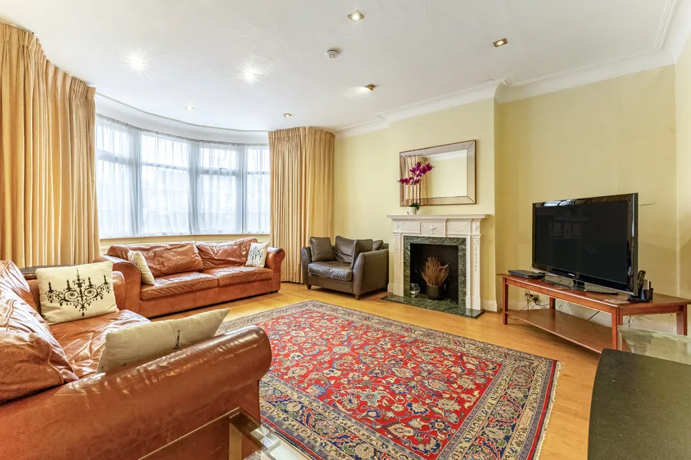 Lake View, Edgware, HA8 photo 2