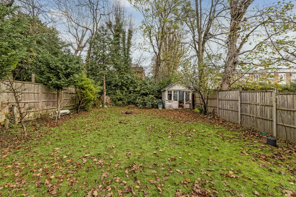 Lake View, Edgware, HA8 photo 3