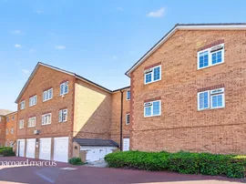 Gables Close, London thumb 3