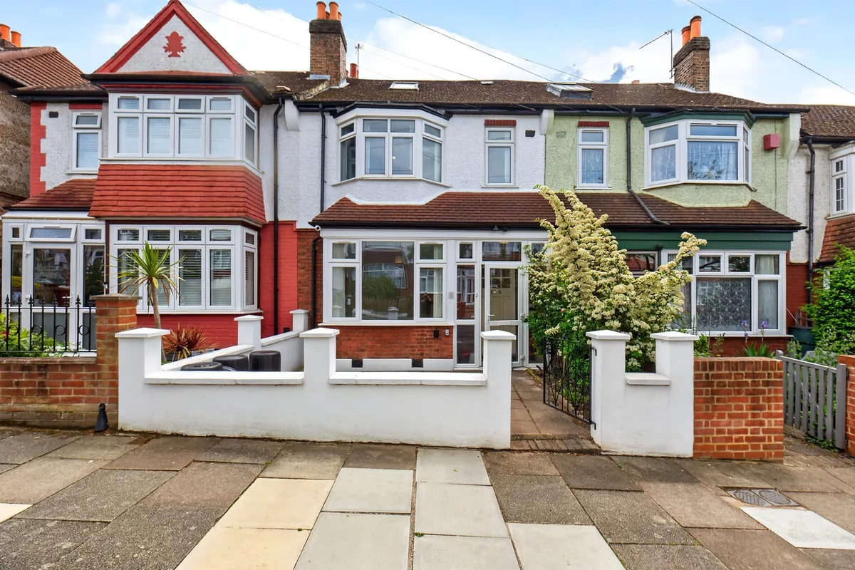 Lingwell Road, London