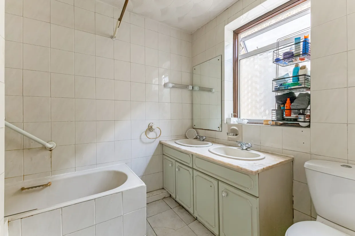 Lake View, Edgware, HA8 photo 12