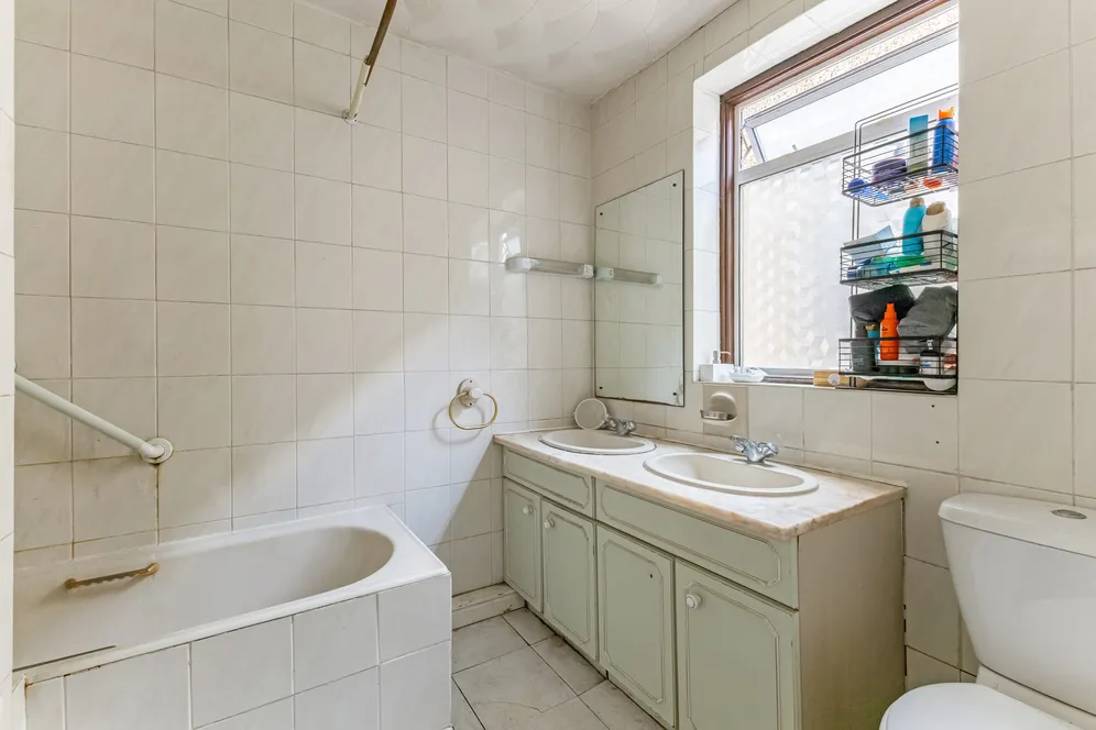 Lake View, Edgware, HA8 photo 12