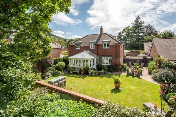 Burford Lodge, London Road, RH5 photo 1