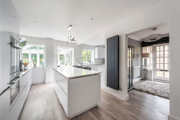 Burford Lodge, London Road, RH5 photo 2