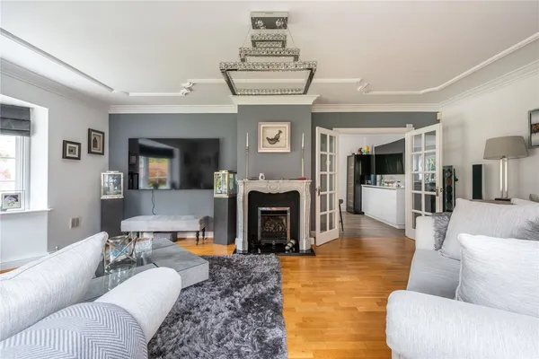 Burford Lodge, London Road, RH5 photo 6