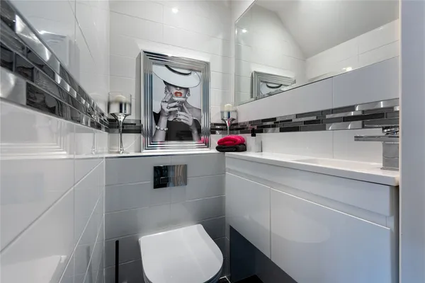 Burford Lodge, London Road, RH5 photo 9