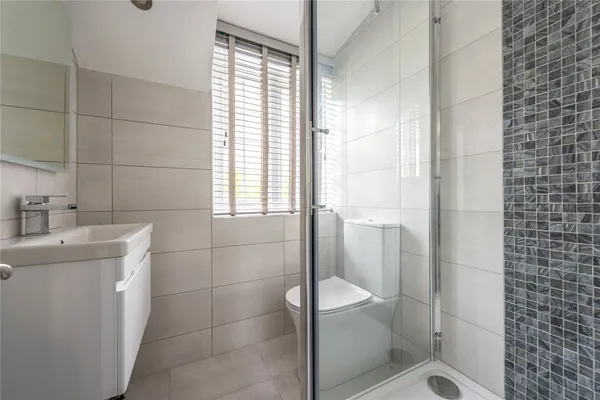 Burford Lodge, London Road, RH5 photo 14