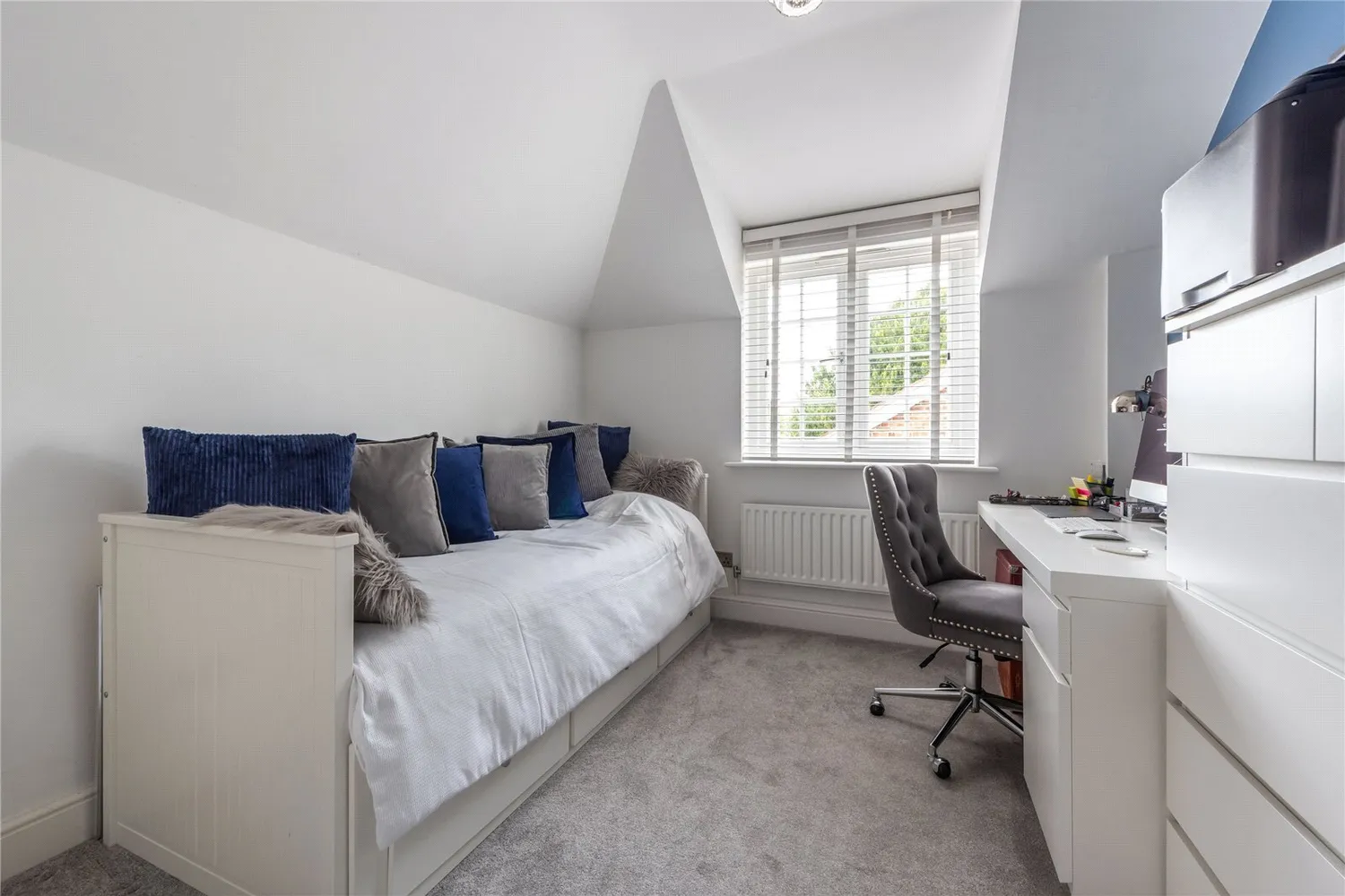 Burford Lodge, London Road, RH5 photo 17