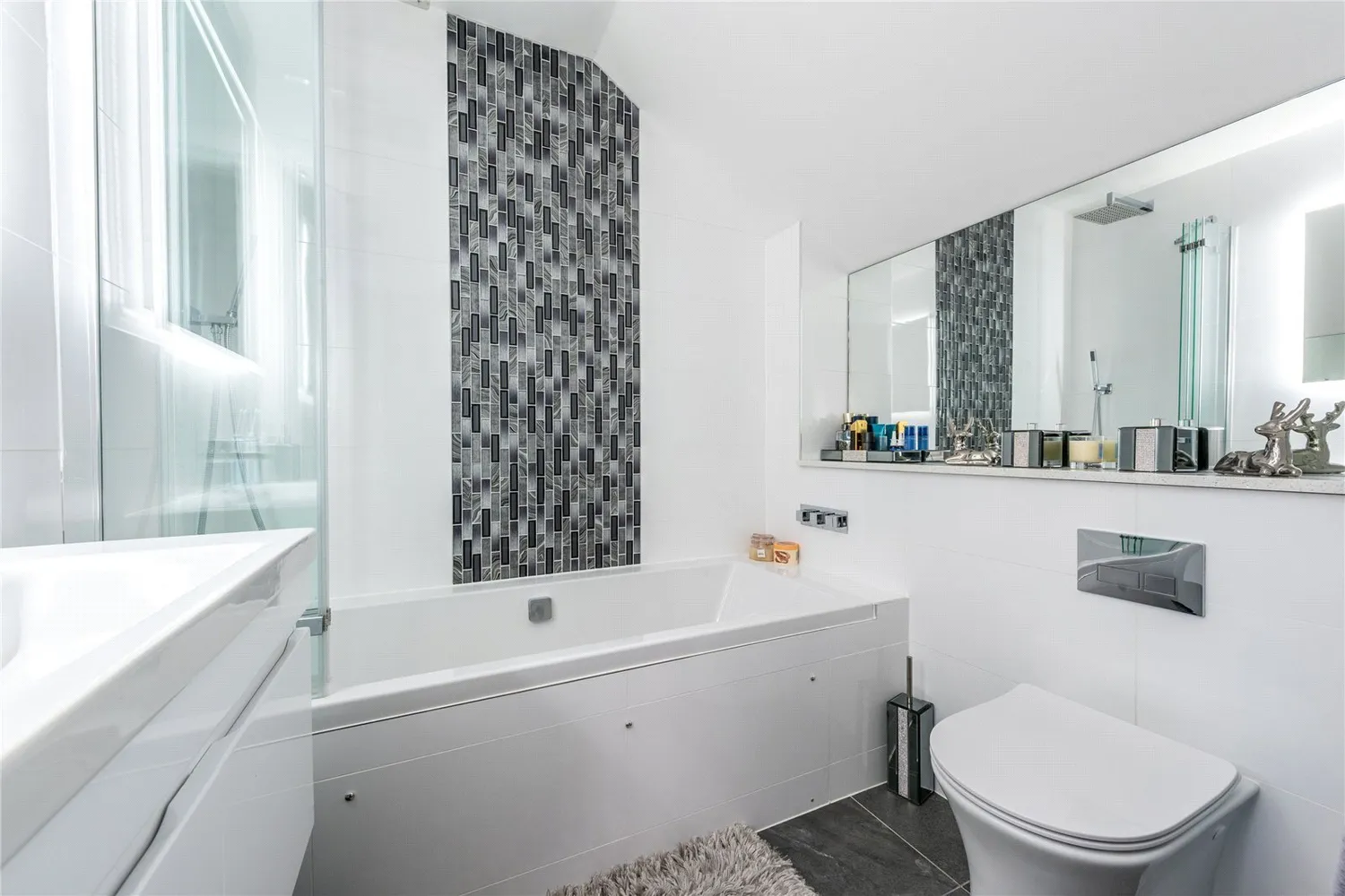 Burford Lodge, London Road, RH5 photo 22