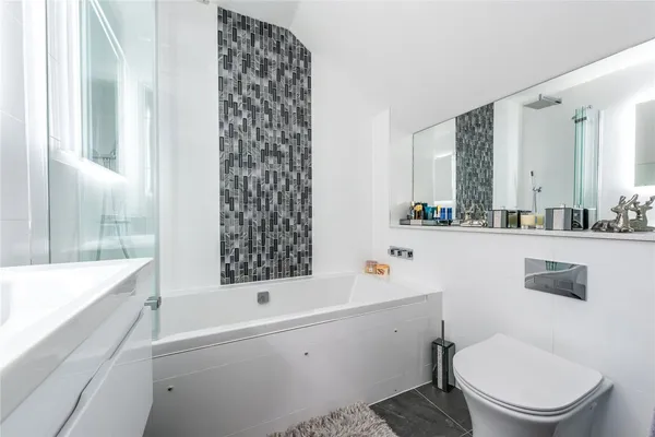 Burford Lodge, London Road, RH5 photo 22