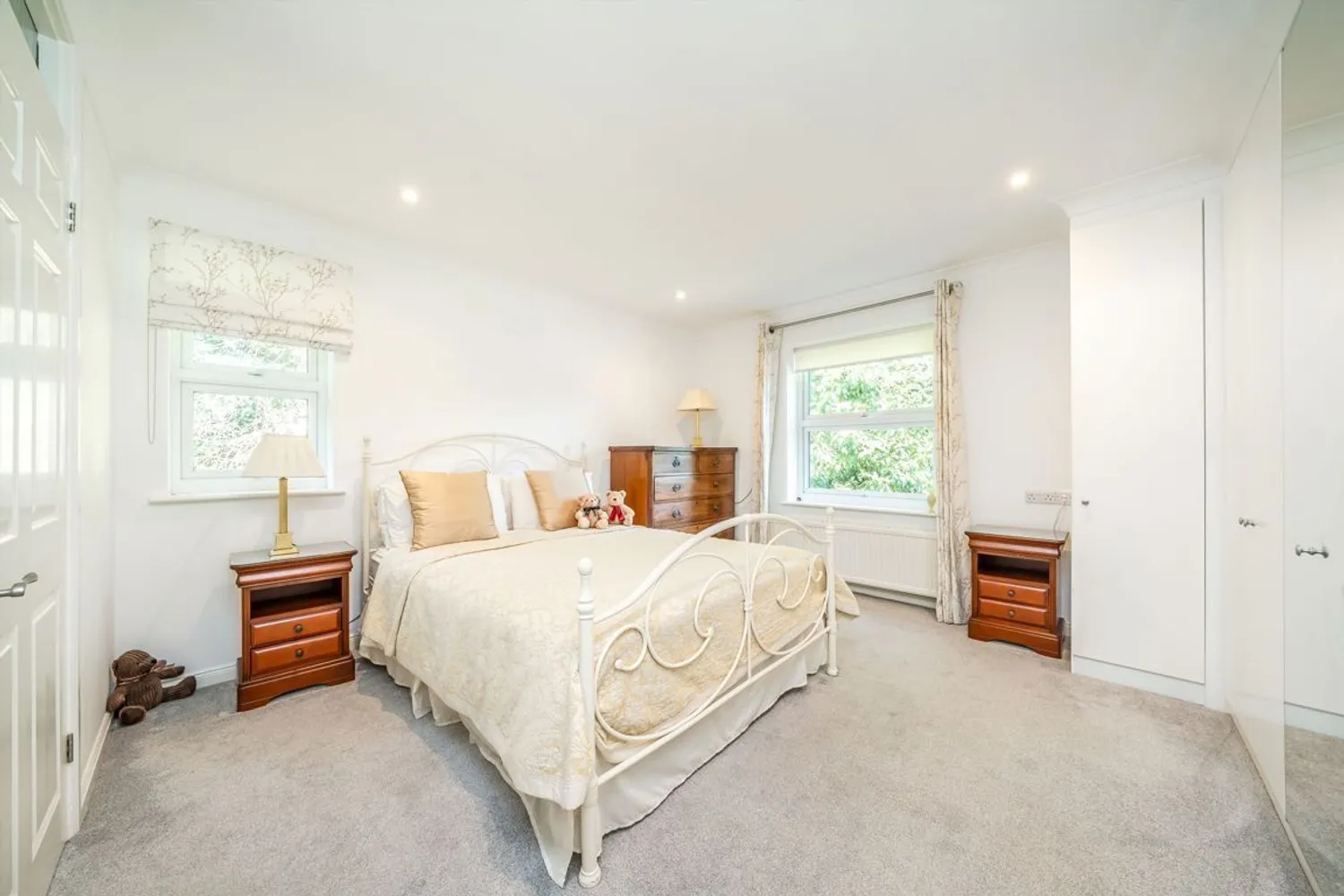 Fairlawn, Weybridge, KT13 photo 4