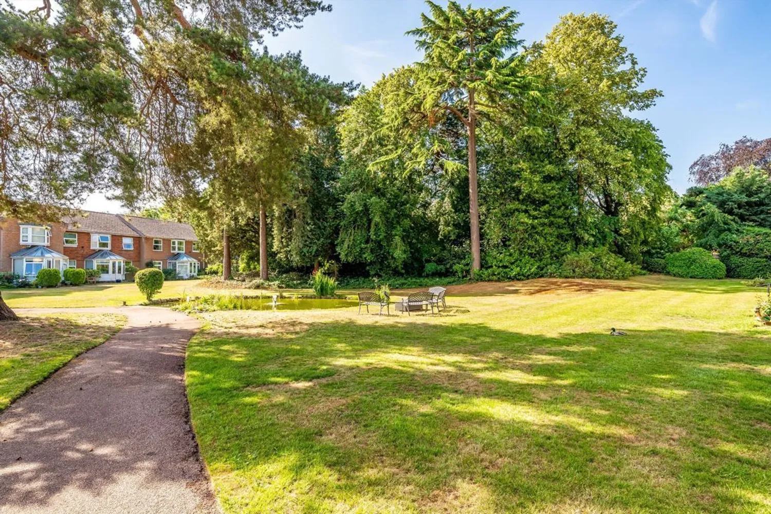 Fairlawn, Weybridge, KT13 photo 7