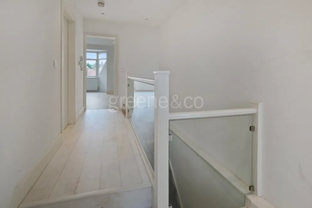 Finchley Road London NW11 photo 6