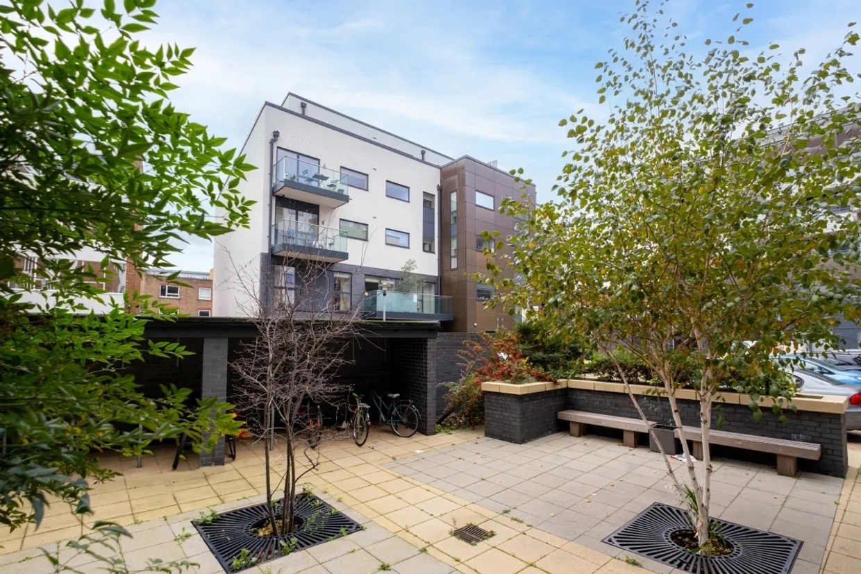 Singer Mews London SW4 photo 9