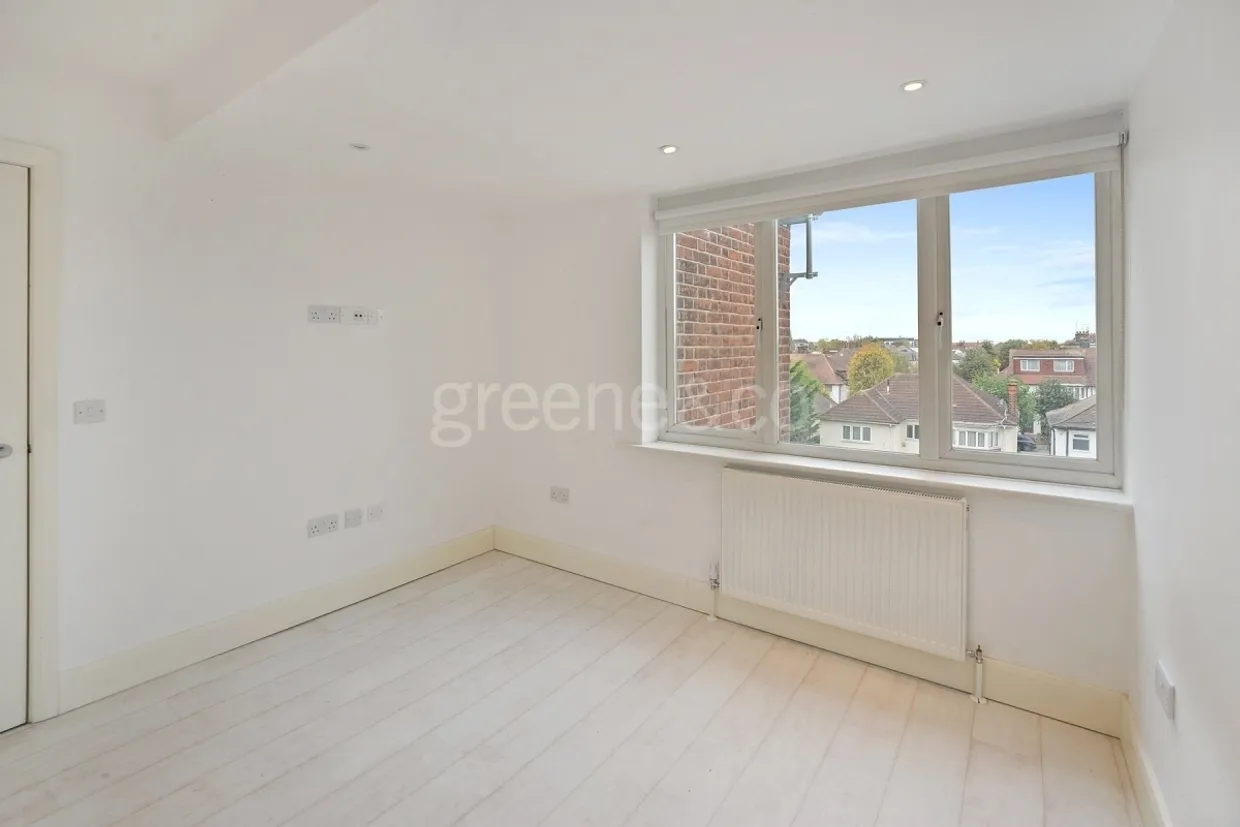Finchley Road London NW11 photo 11