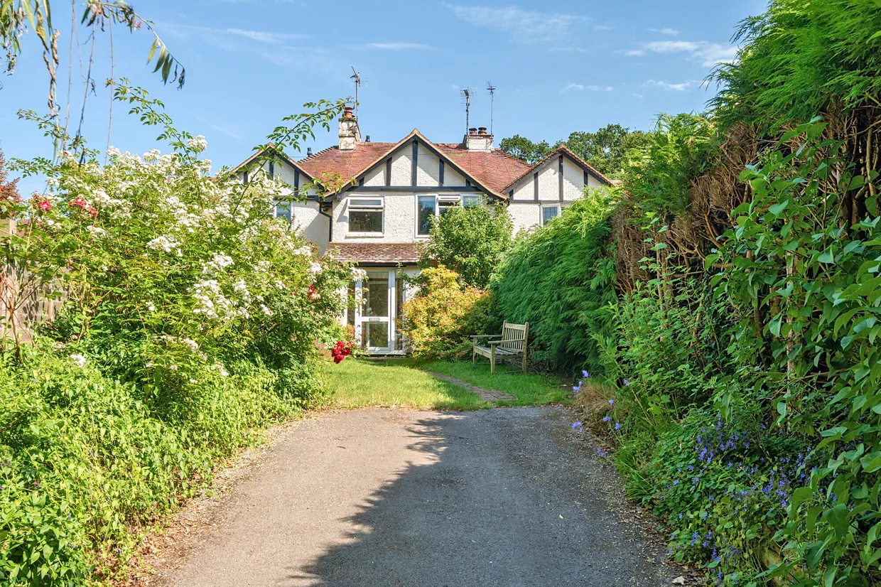 Portsmouth Road, Liphook, GU30 photo 1