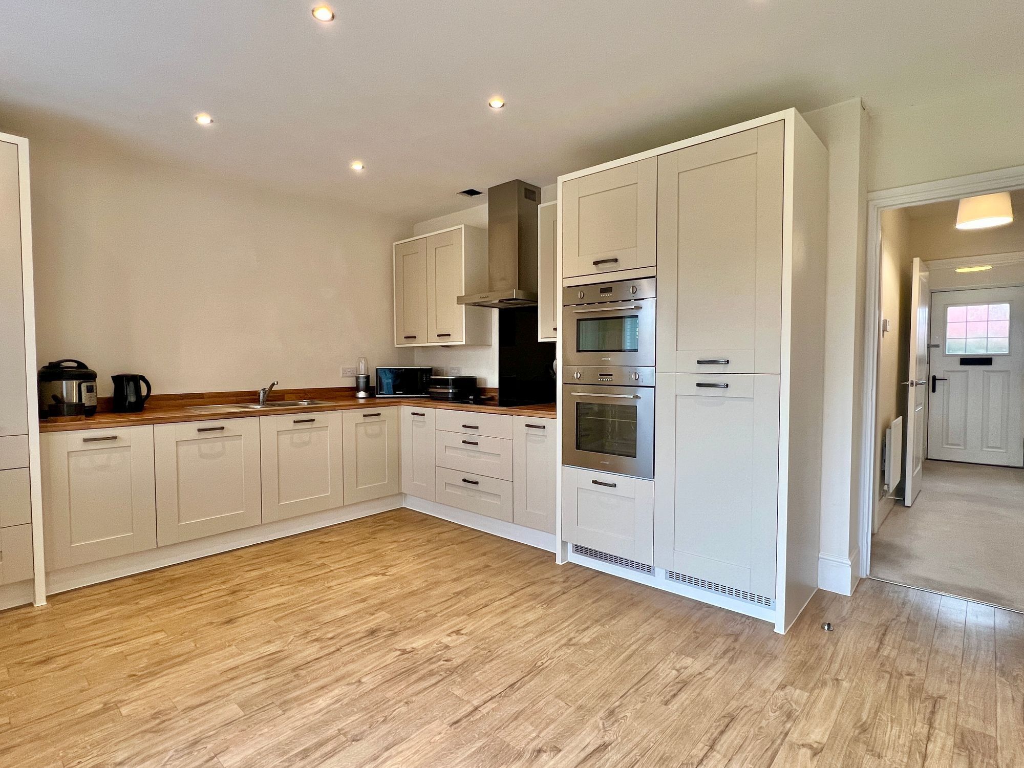 Hardys Road, Bathpool - NO onward chain! Image 2