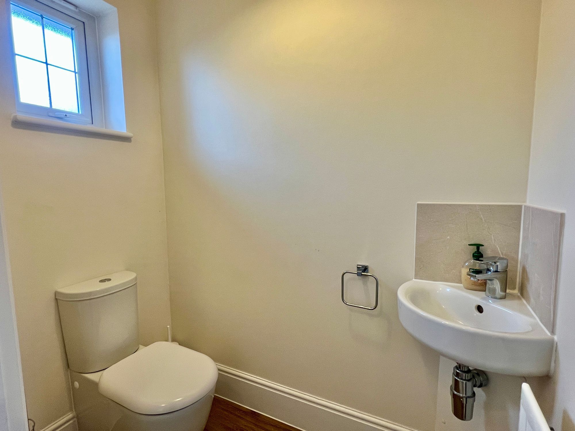 Hardys Road, Bathpool - NO onward chain! Image 6