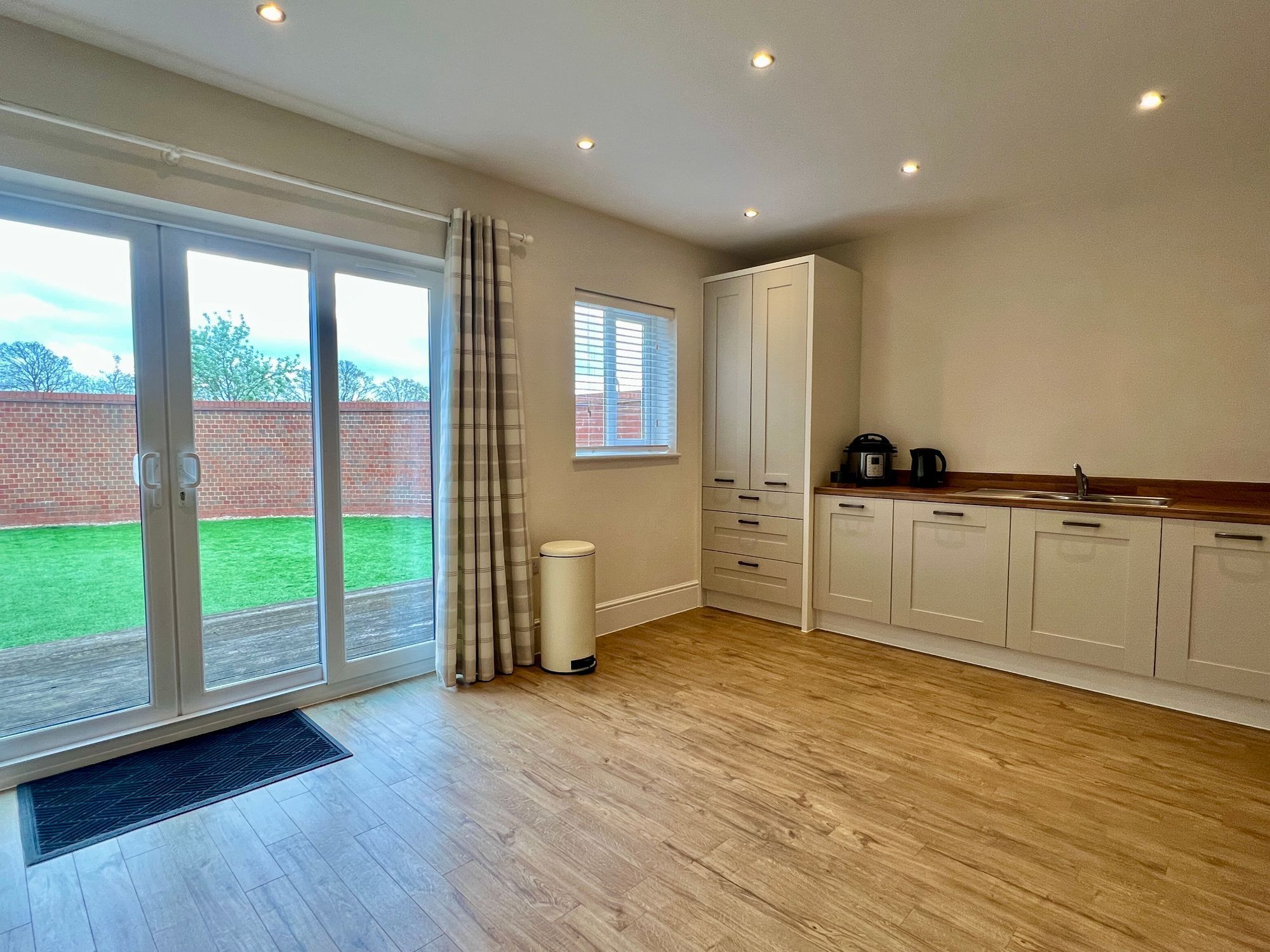Hardys Road, Bathpool - NO onward chain! Image 8