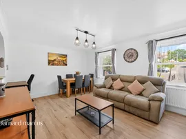 Horsham Road, Dorking thumb 3