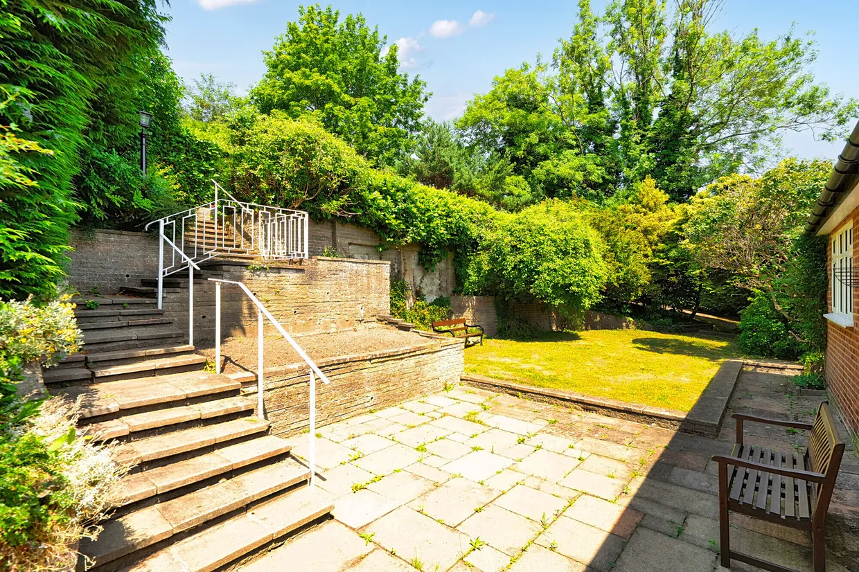 Tupwood Lane, Caterham, CR3 photo 7