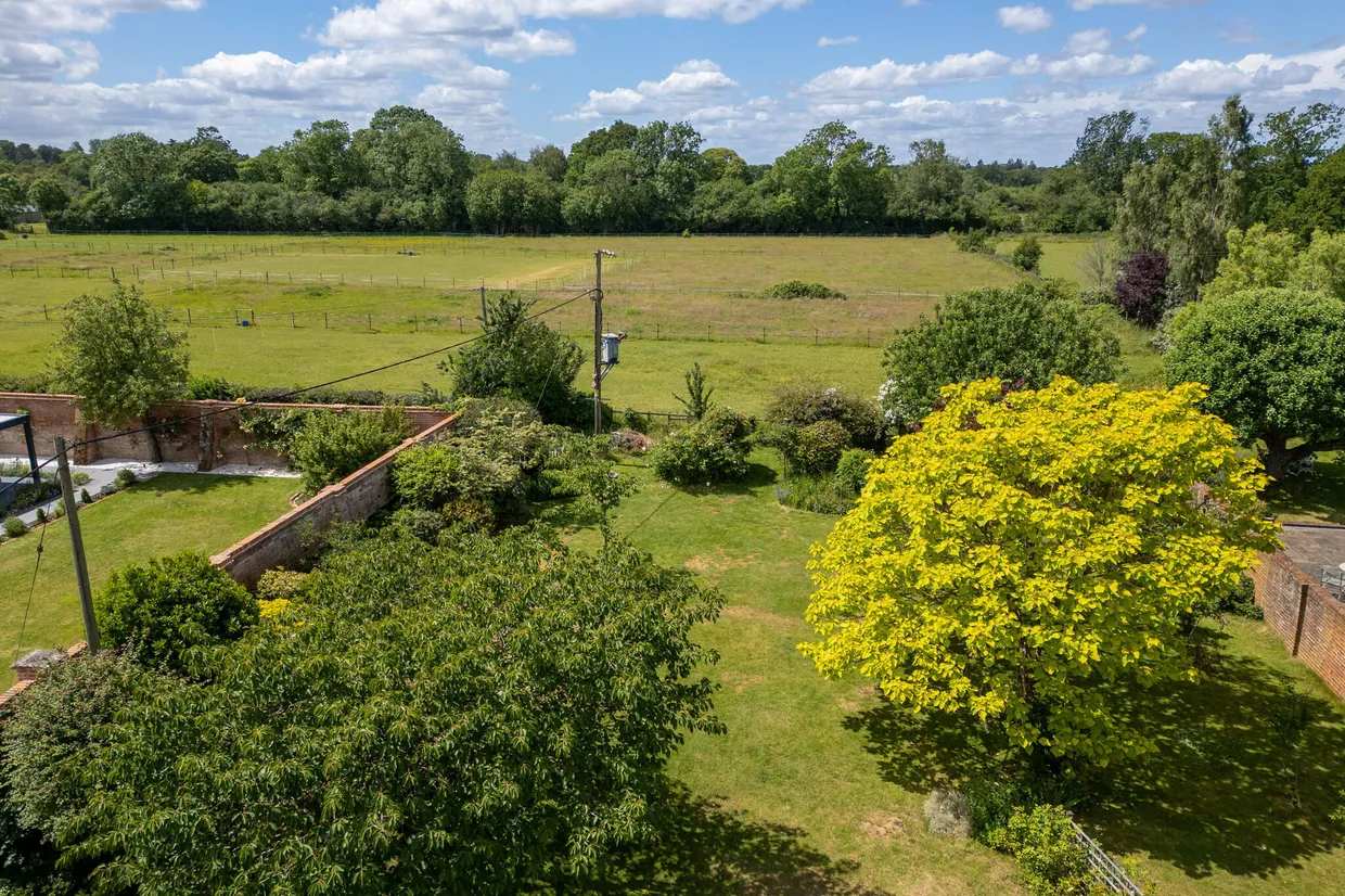 Grange Lane, Hartley Wintney, RG27 photo 4