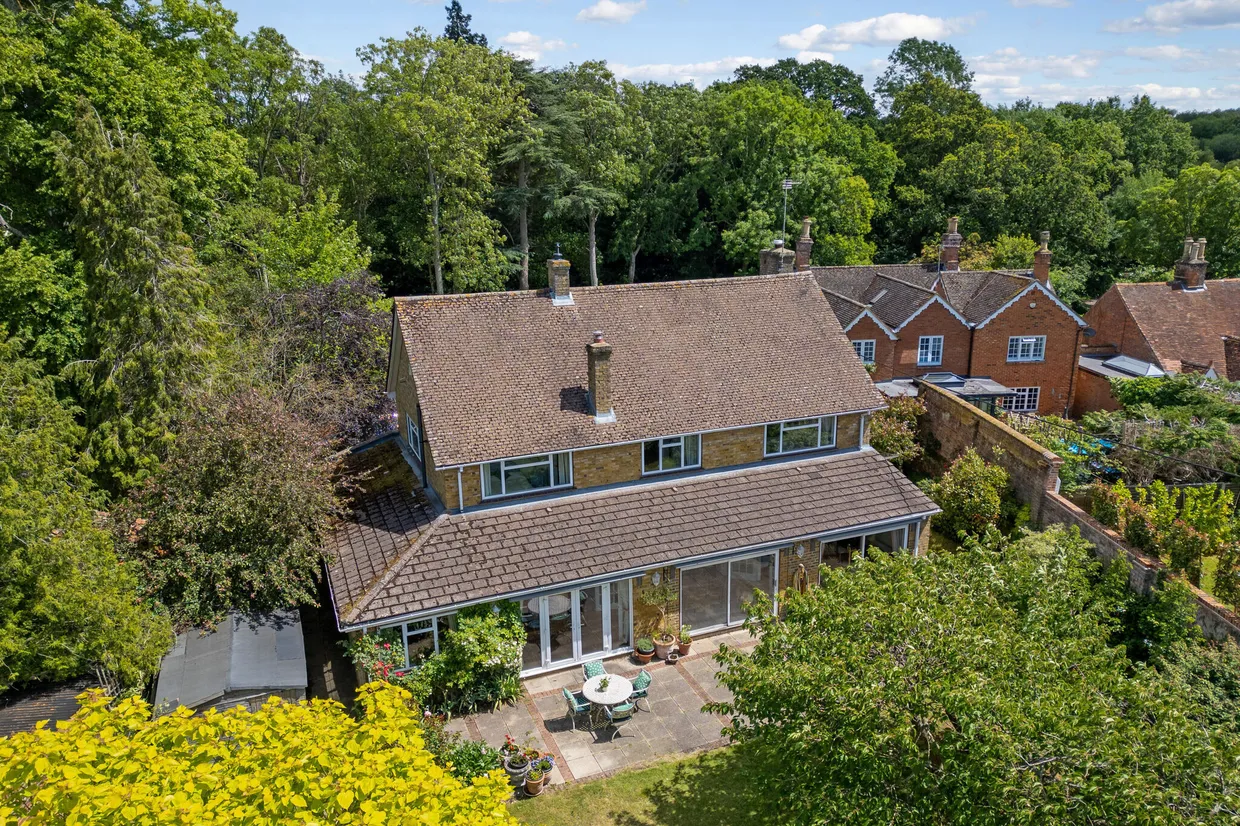 Grange Lane, Hartley Wintney, RG27 photo 15