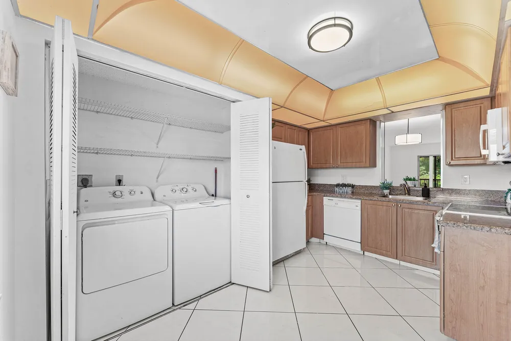 7301 Amberly Ln, Delray Beach, FL 33446