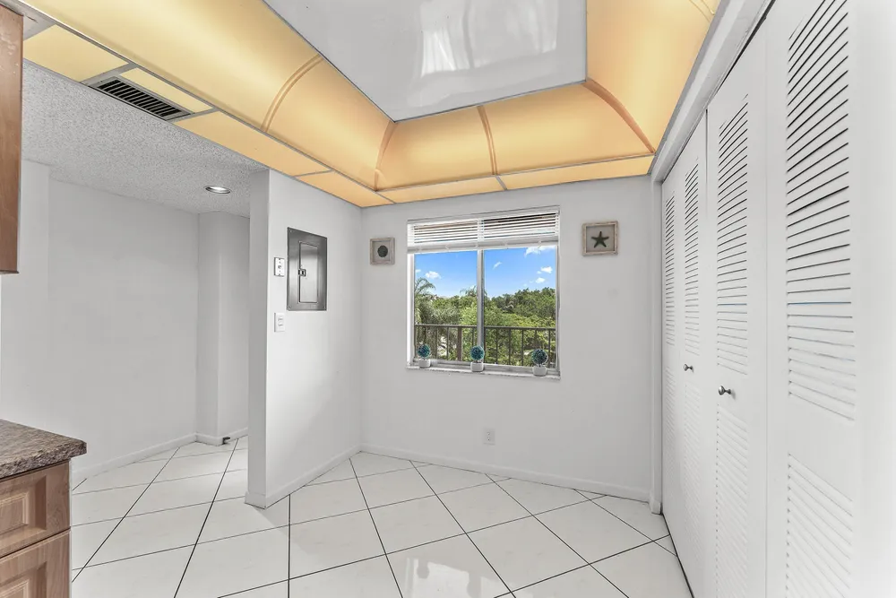 7301 Amberly Ln, Delray Beach, FL 33446