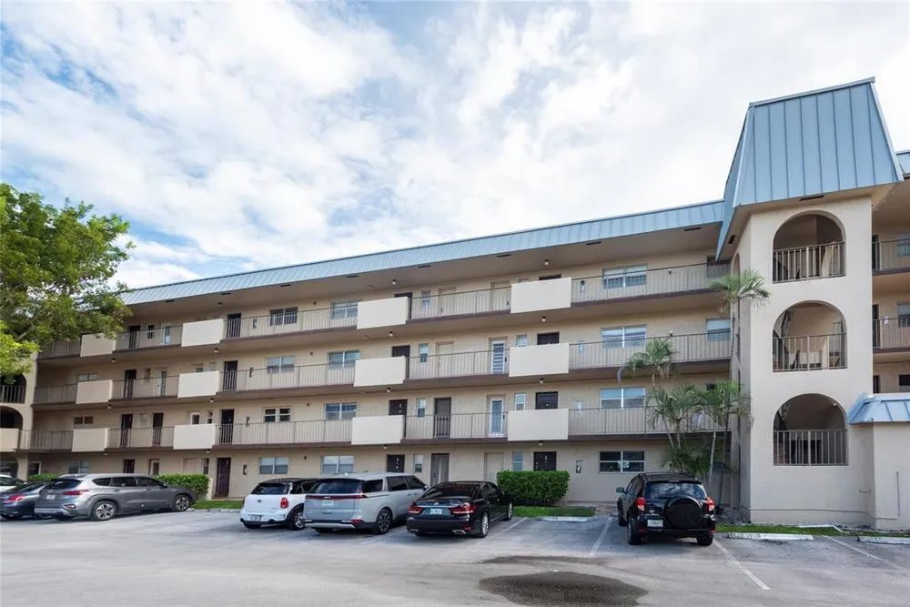 6061 N Falls Cir Dr, Lauderhill, FL 33319