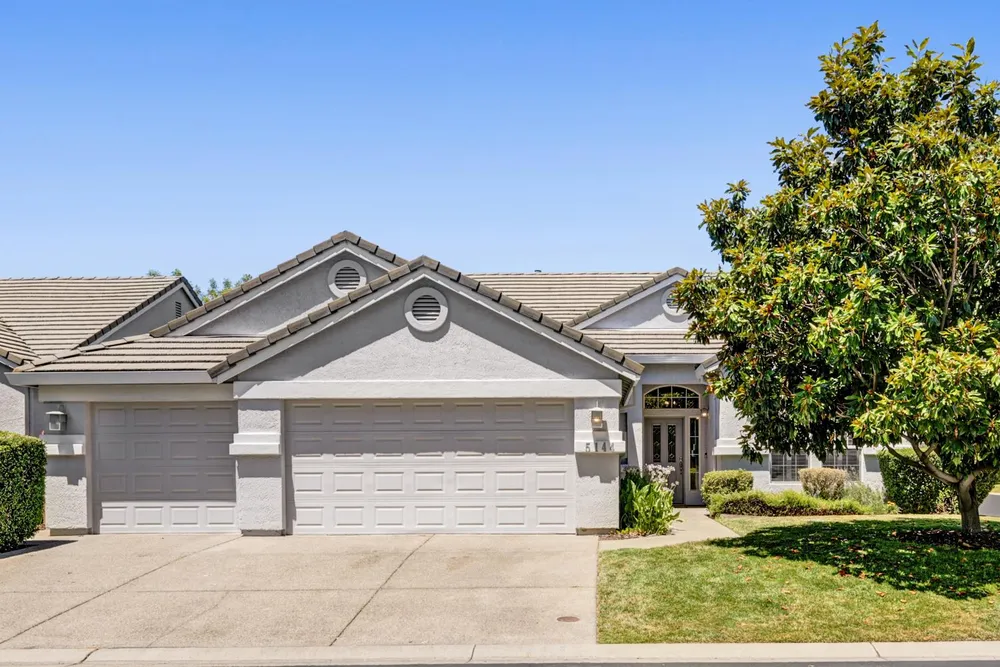 5144 Whisper Oaks Ln, Carmichael, CA 95608