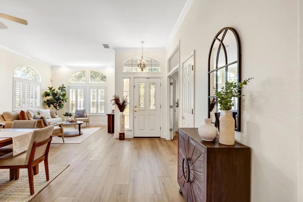 5144 Whisper Oaks Ln, Carmichael, CA 95608