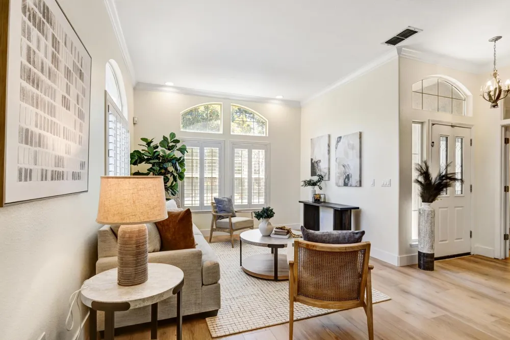 5144 Whisper Oaks Ln, Carmichael, CA 95608