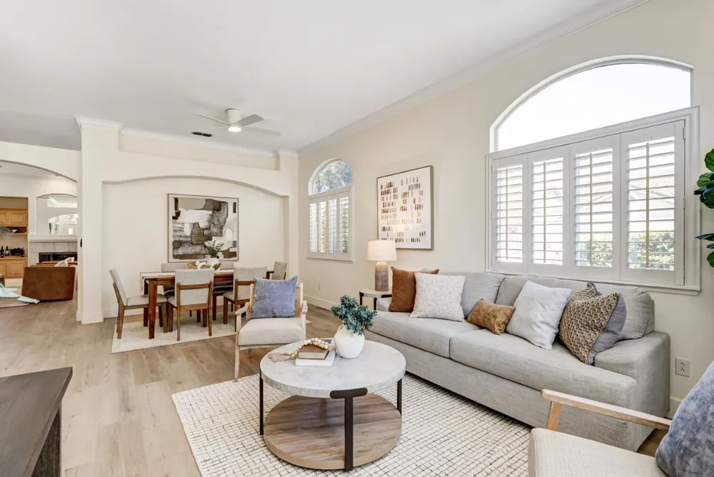 5144 Whisper Oaks Ln, Carmichael, CA 95608