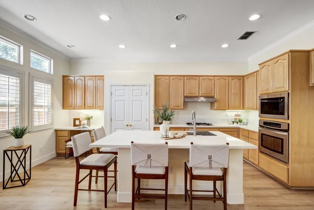 5144 Whisper Oaks Ln, Carmichael, CA 95608