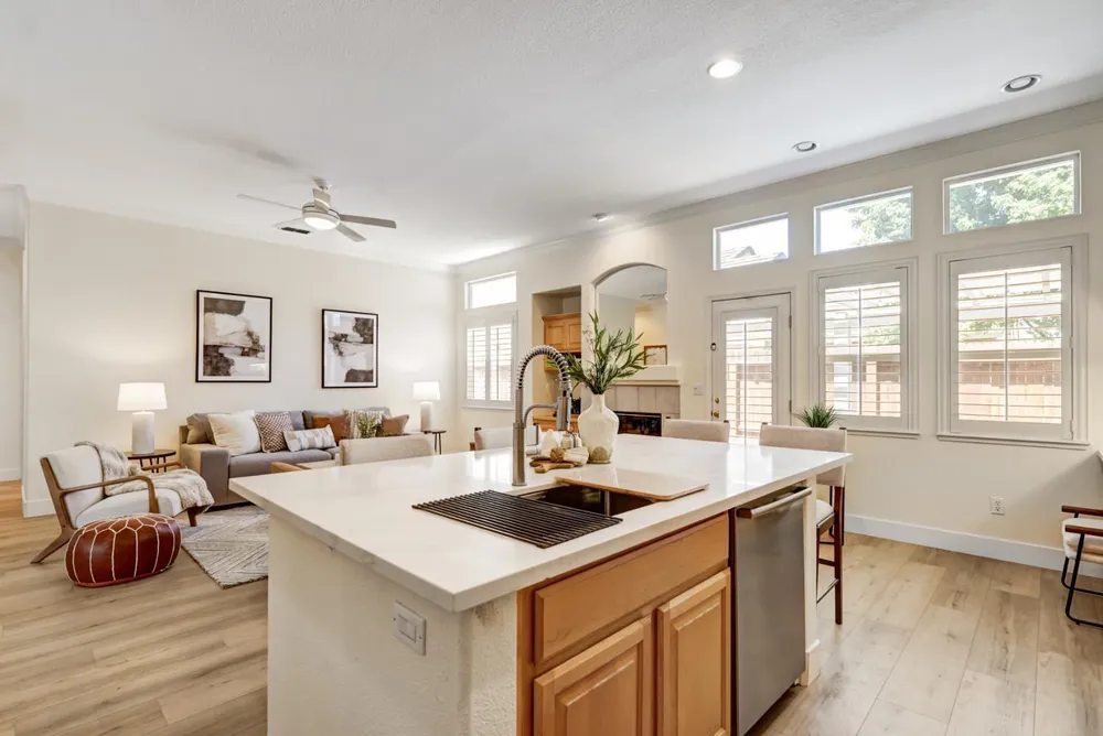 5144 Whisper Oaks Ln, Carmichael, CA 95608