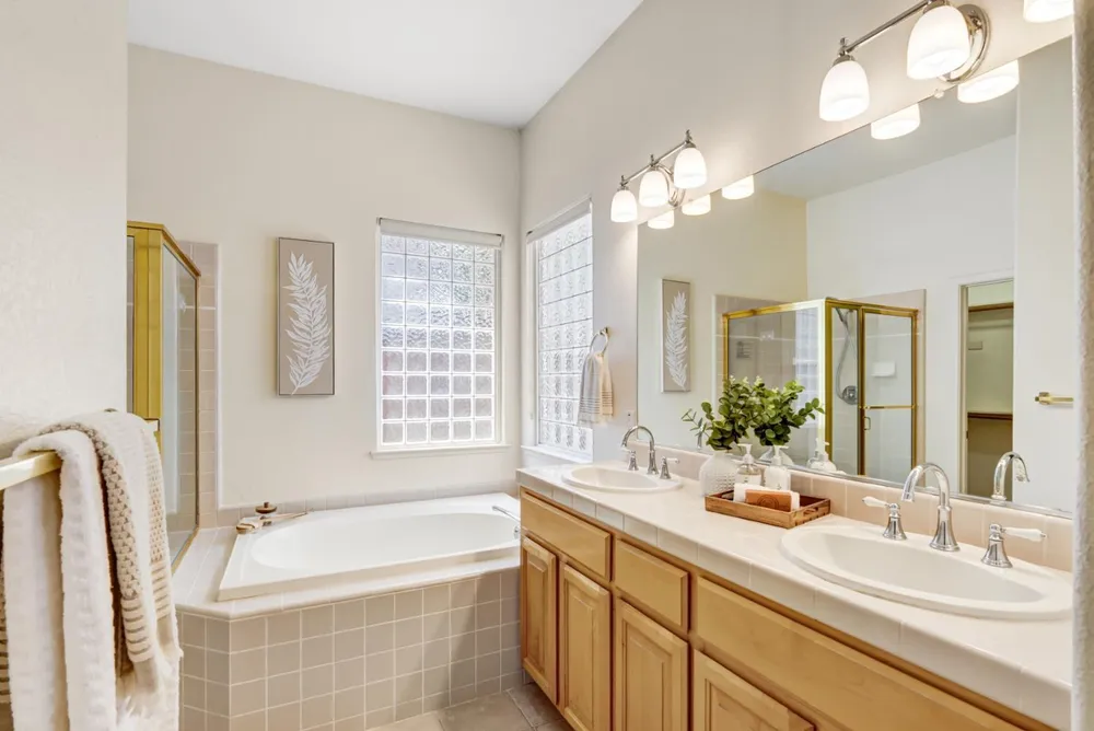 5144 Whisper Oaks Ln, Carmichael, CA 95608