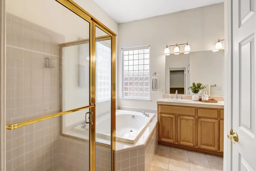 5144 Whisper Oaks Ln, Carmichael, CA 95608