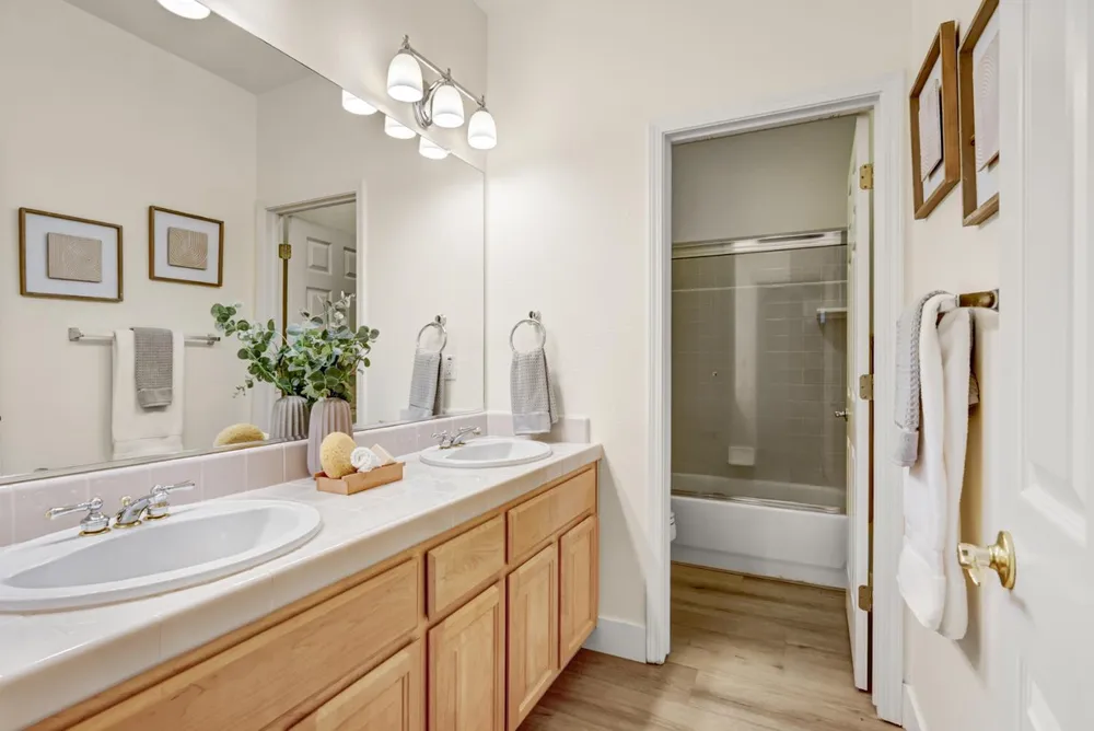 5144 Whisper Oaks Ln, Carmichael, CA 95608