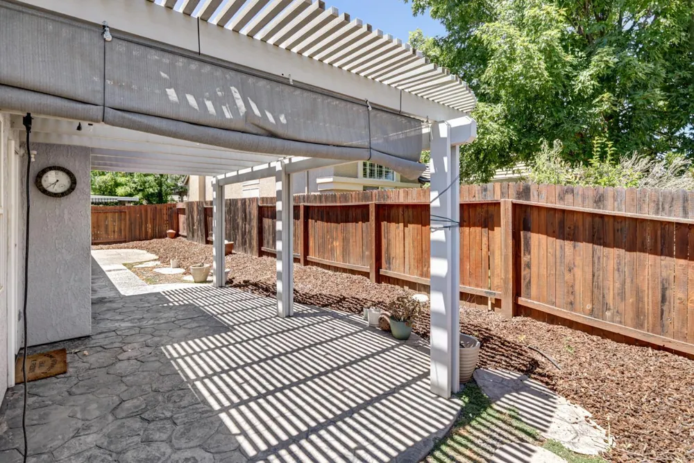 5144 Whisper Oaks Ln, Carmichael, CA 95608