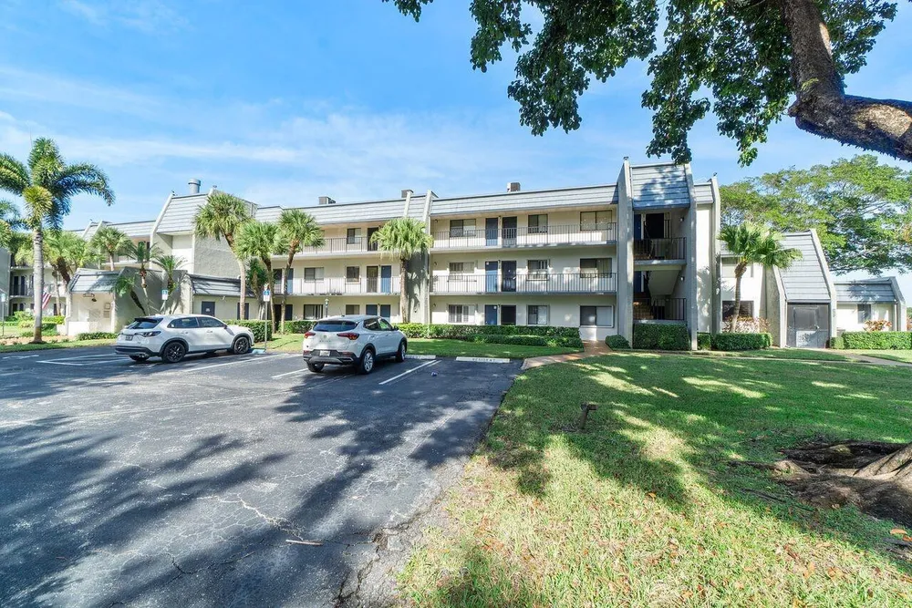 4832 Esedra Ct, Lake Worth, FL 33467