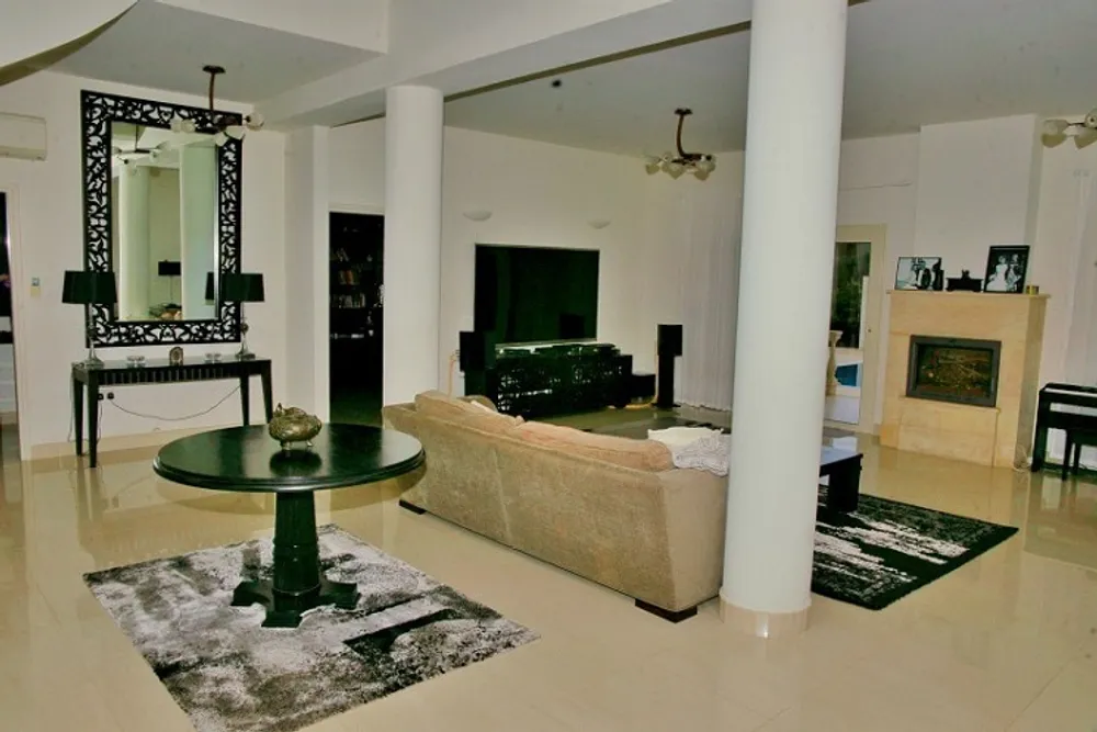 4 B/R Villa : Limassol, Monagrouli