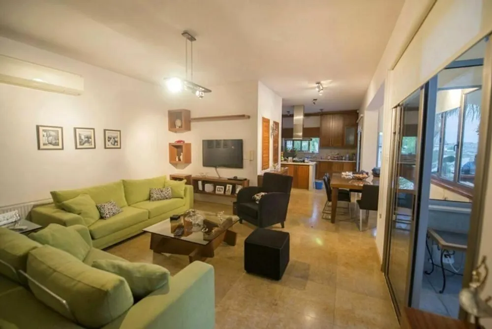 5 B/R Villa : Ayios Athanasios, Limassol, Ayios Athanasios