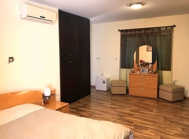 5 B/R Villa + 2 Unfinished Villas : Asgata, Limassol District, Pyrgos