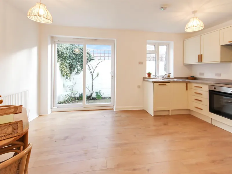 Property thumbnail 1 out of 3